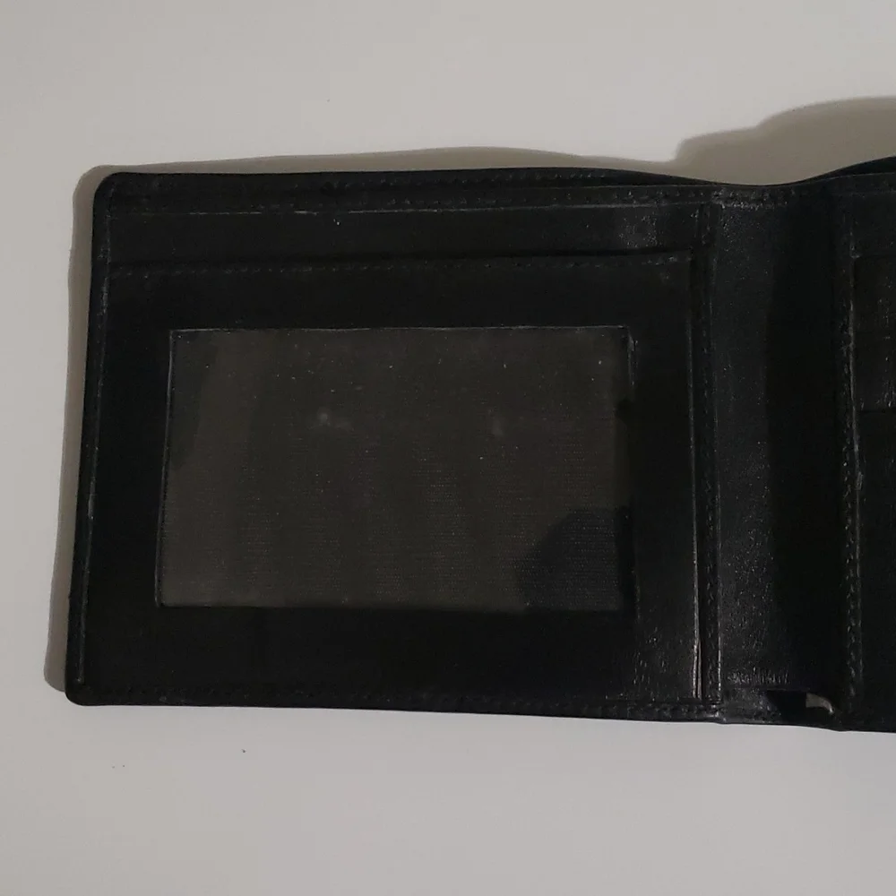 Gucci Wallet - Picture 2 of 5